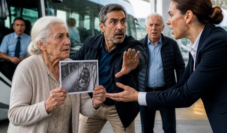 Acusada ante todos en la parada de autobús: la anciana que salvó una vida sin que nadie lo supiera