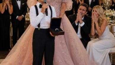 Il segreto della sposa: il padre di mio marito era morto da sei anni… ma quella sera entrò vivo al matrimonio